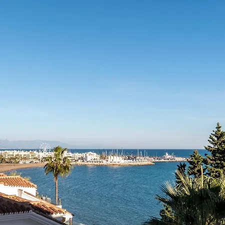 Stunning Beachfront With Sea Views Benalmadena