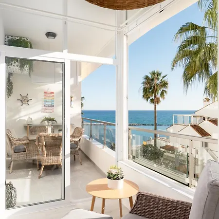 Apartment Stunning Beachfront With Sea Views *