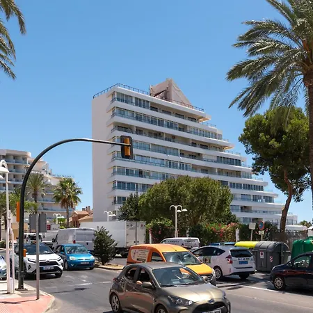 Апартаменты Stunning Beachfront With Sea Views Бенальмадена