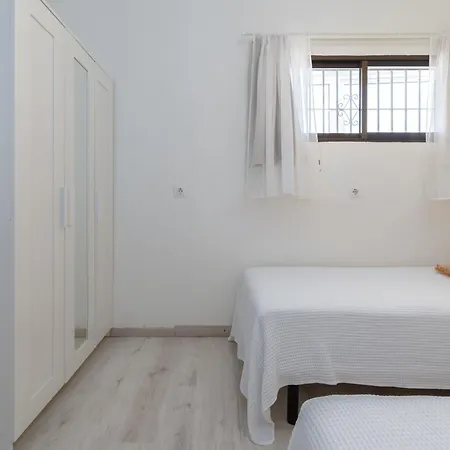 Апартаменты Stunning Beachfront With Sea Views Бенальмадена