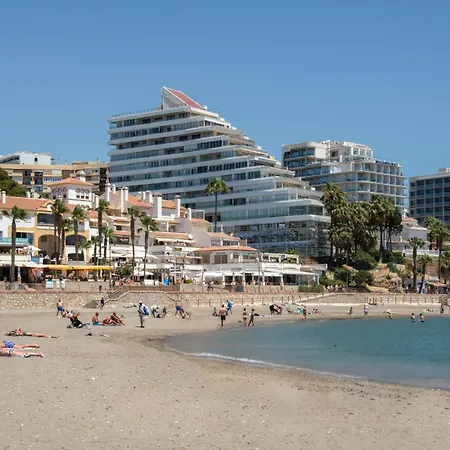 Апартаменты Stunning Beachfront With Sea Views Бенальмадена