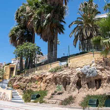 Апартаменты Stunning Beachfront With Sea Views *