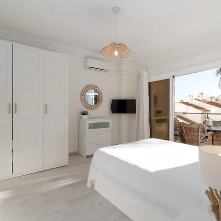 Апартаменты Stunning Beachfront With Sea Views